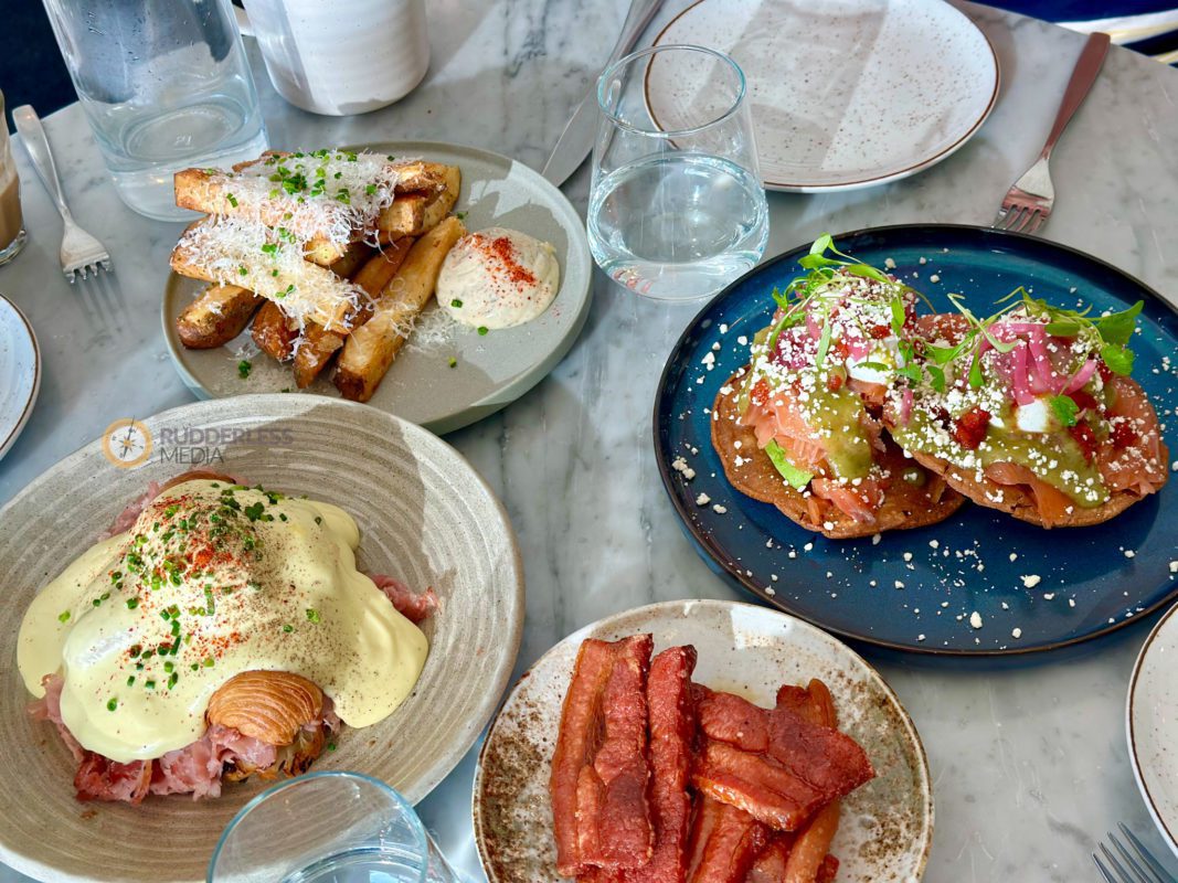restaurants in laval quebec