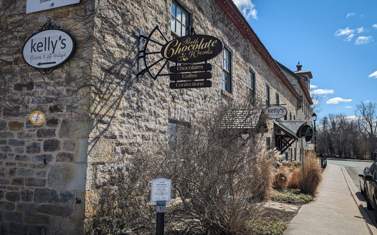 restaurants in perth ontario