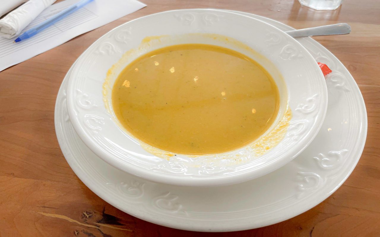 Bowl of soup on a wooden table | st jacobs tourism